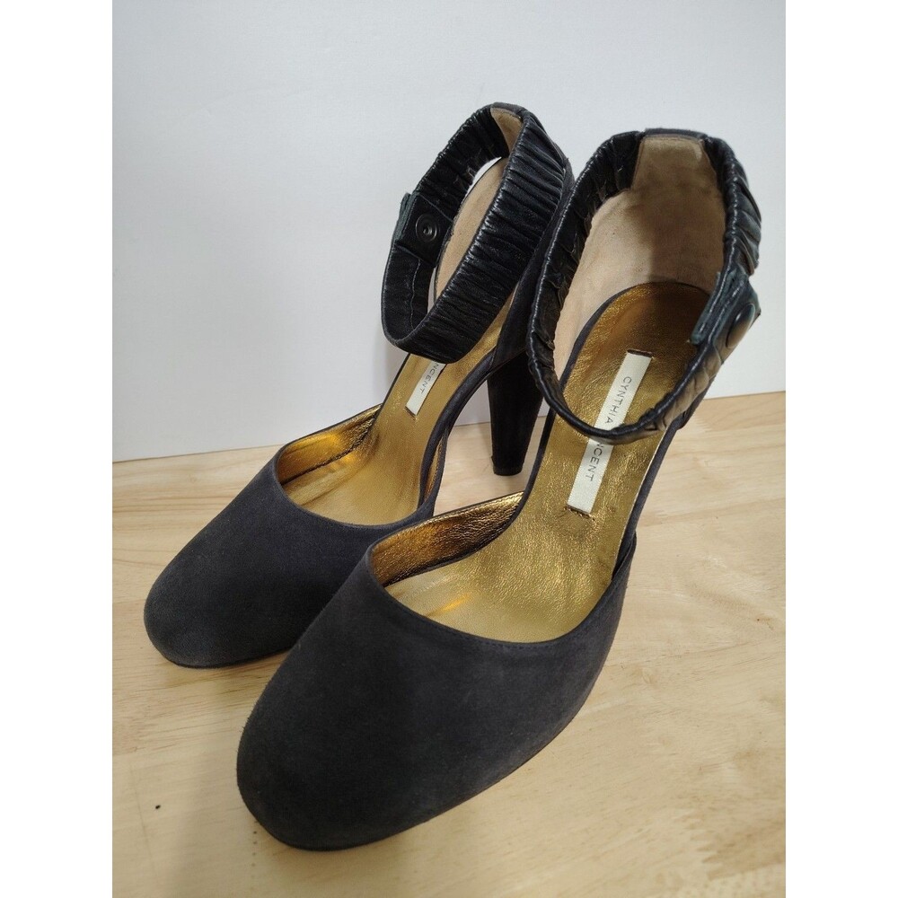Cynthia Vincent Black Suede Embossed Leather Pump Heel Size 9 B Retro Gold Inner